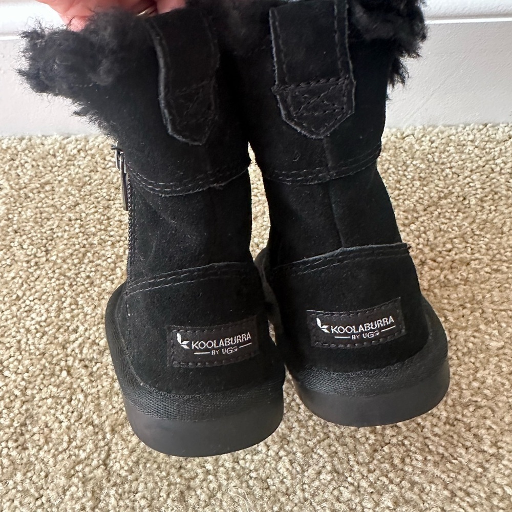 Koolaburra by UGG Aribel Short Zipper Winter Boots Toddler Size 6 Black Sherpa - Picture 3 of 7
